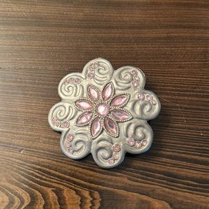 Women’s young lady’s belt buckle.